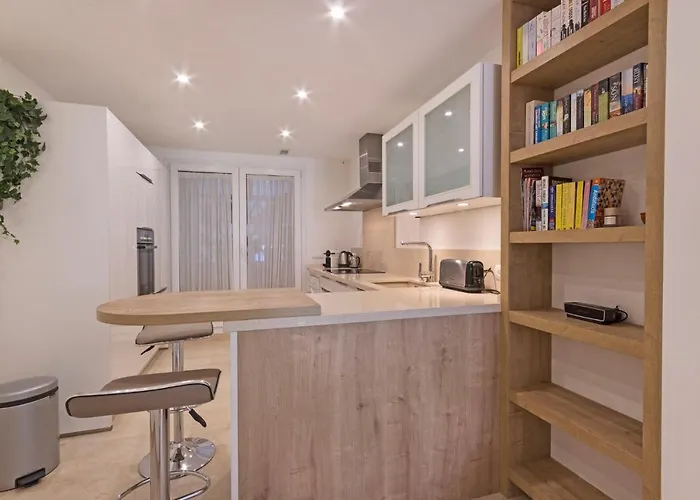 Canas Beach, Ground Floor First Line Beach, Golden Mile Apartment